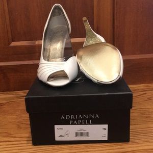NWT Adrianna Papell Ivory Classic Satin heels